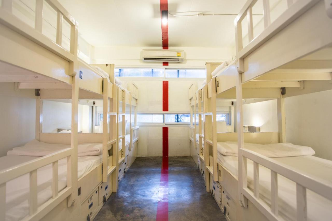 Qilombo Hostel Silom - Hq Бангкок Экстерьер фото