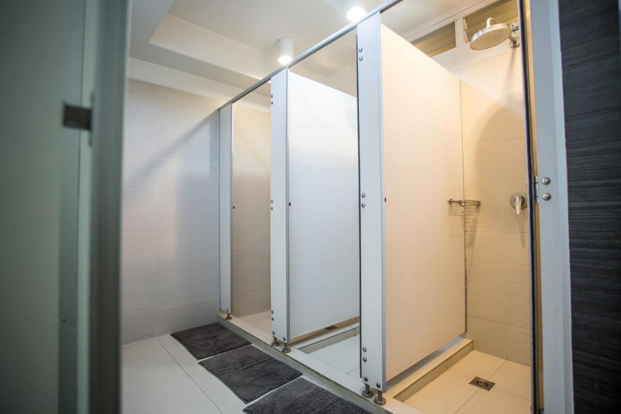 Qilombo Hostel Silom - Hq Бангкок Экстерьер фото