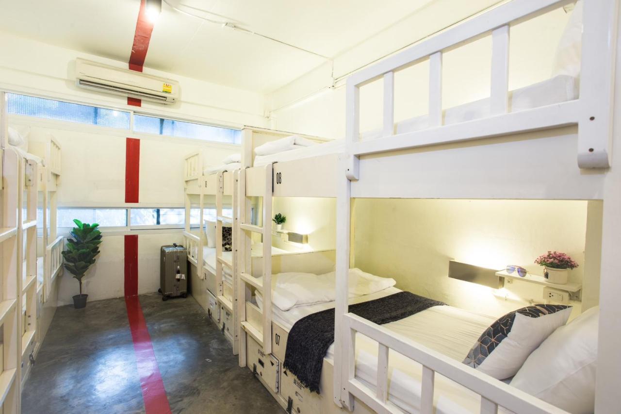 Qilombo Hostel Silom - Hq Бангкок Экстерьер фото