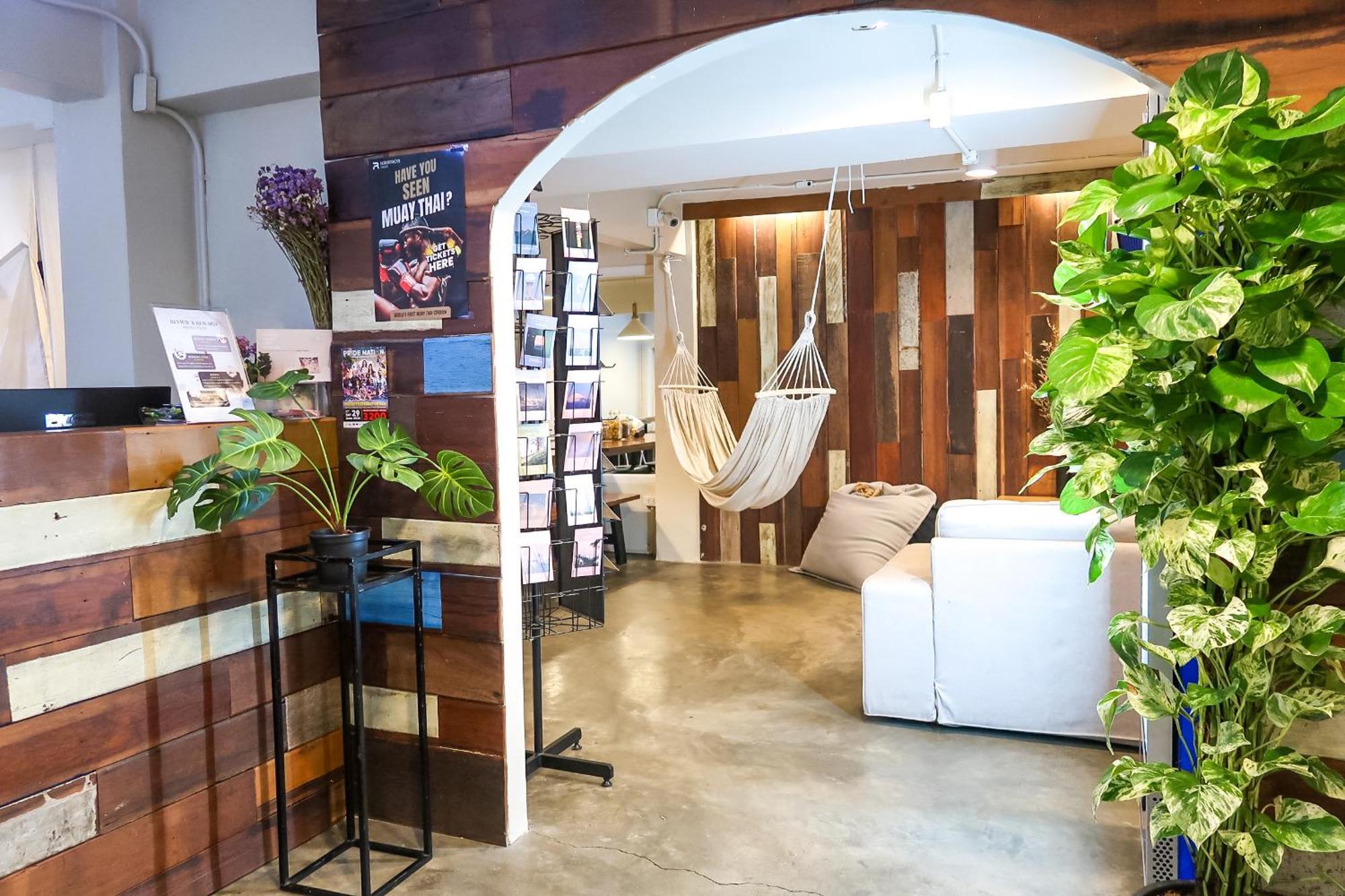 Qilombo Hostel Silom - Hq Бангкок Экстерьер фото